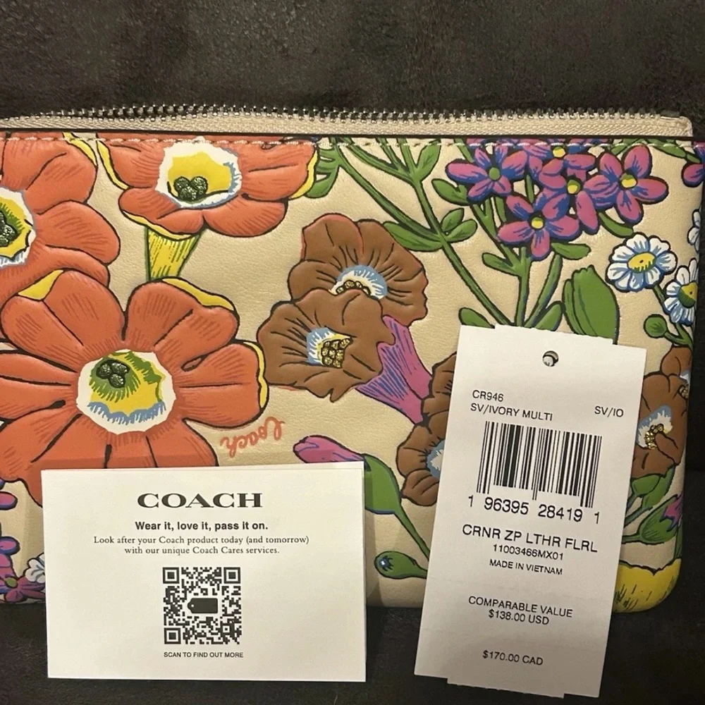 🎉NWT! Coach Multicolor Floral Wristlet Corner Zip!